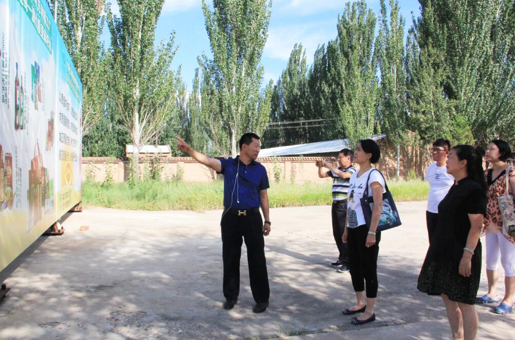 協(xié)會(huì)組織專家對(duì)申報(bào)名優(yōu)特認(rèn)定的部分企業(yè)進(jìn)行實(shí)地考察