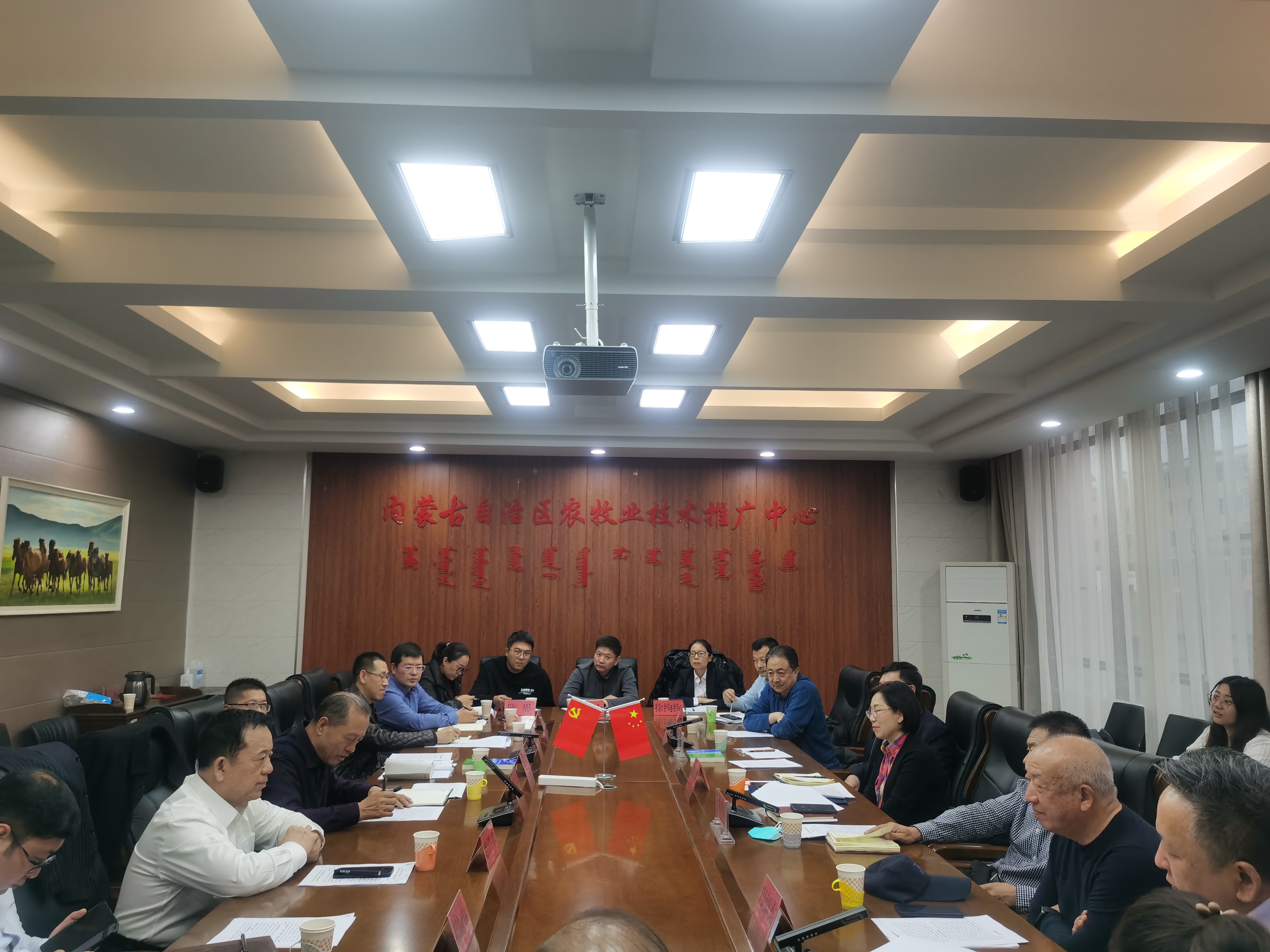 內蒙古羊絨產業(yè)鏈重點企業(yè)座談會在呼和浩特市成功召開